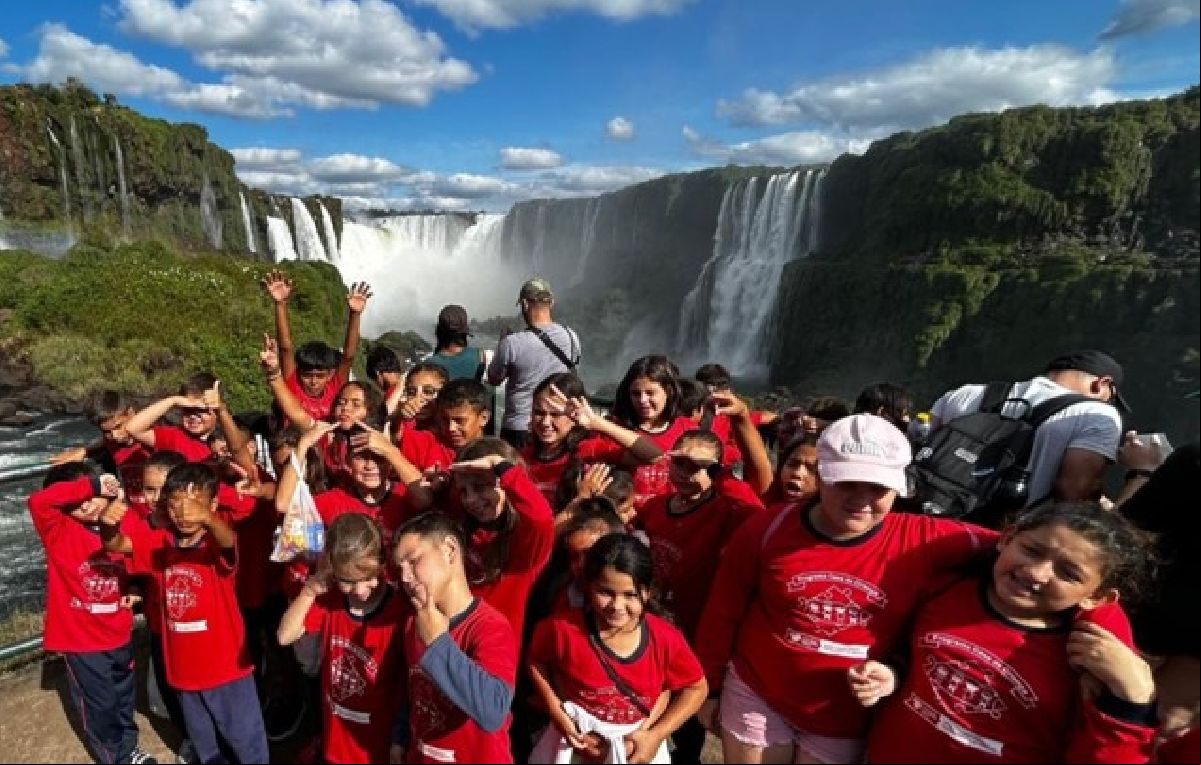 Mais de 70 crianças visitaram as Cataratas em comemoração ao Dia Nacional da Alegria